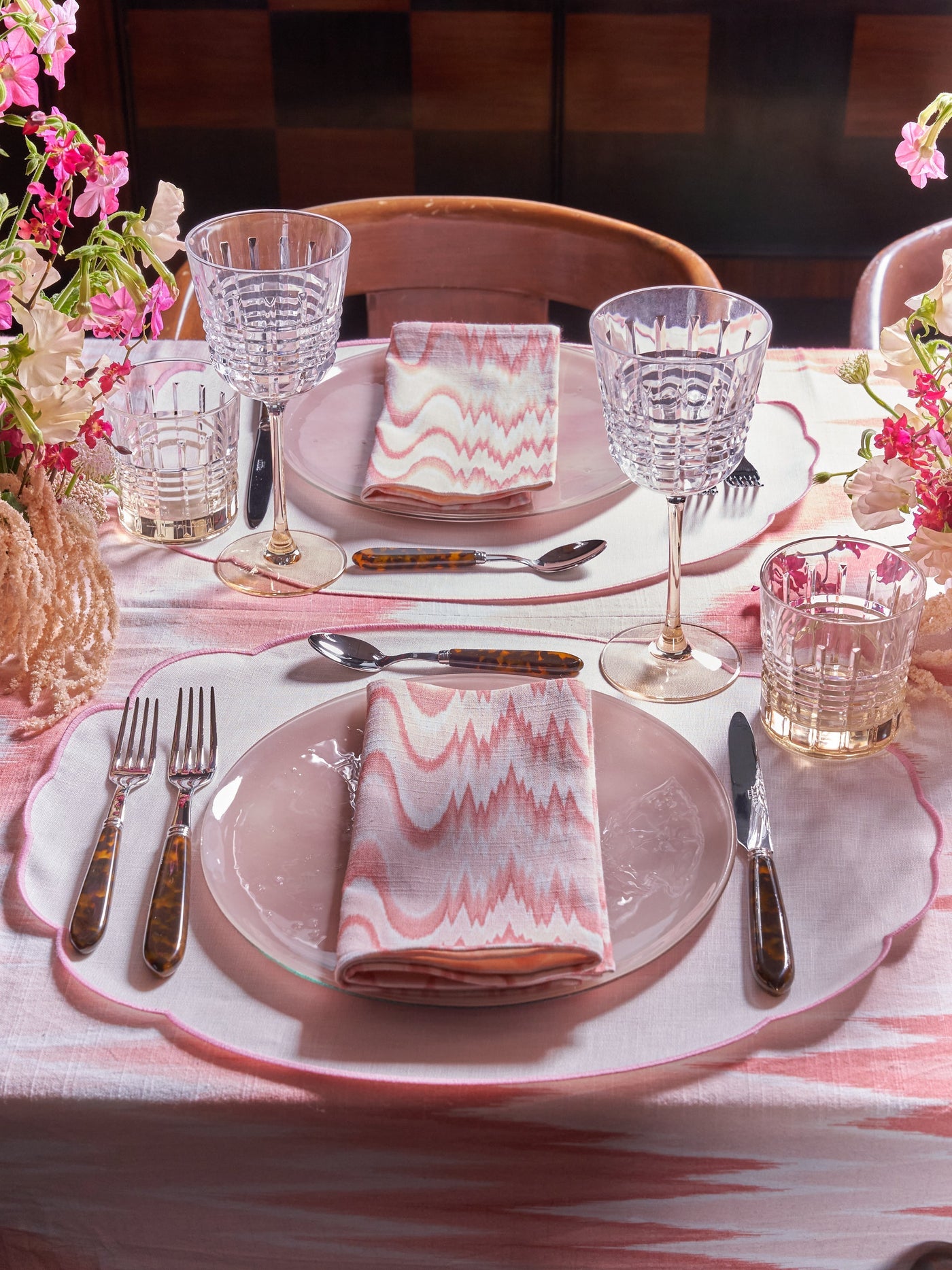 Pink Flamestitch Tablescape Permanent Resident Aurora Tablecloth Napkins in Pink Sabre Tortoise Flatware Creart Crystal Glassware Cipriani Hong Kong 